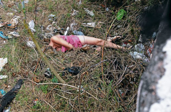 Encuentran mujer muerta en carretera a Valle de Ángeles