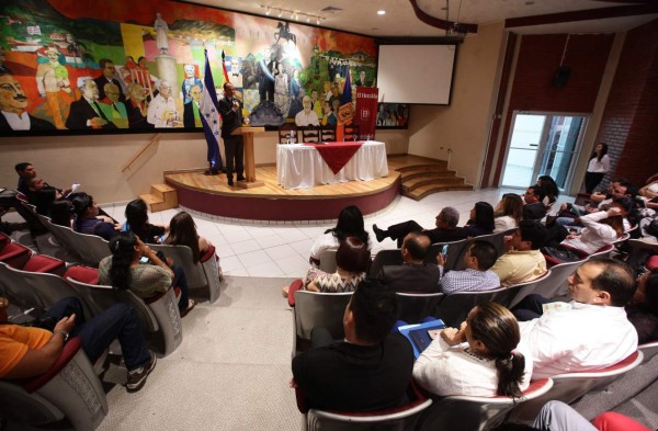 EL HERALDO y la UPNFM inauguraron la semana del idioma