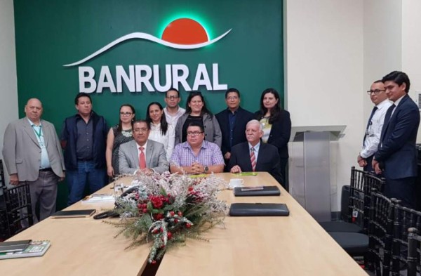 Firman convenio entre BANRURAL e IHMA a favor de productores de frijol&nbsp;