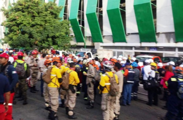 Rescatistas hondureños abandonaron estadio por nuevo sismo en México