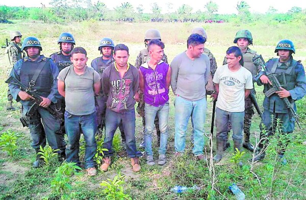 Por tenencia ilegal de armas acusan a cinco campesinos