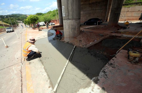 Construyen un nuevo retorno en el bulevar Kuwait