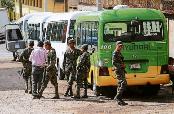 Solventan crisis en transporte con promesa de resguardo