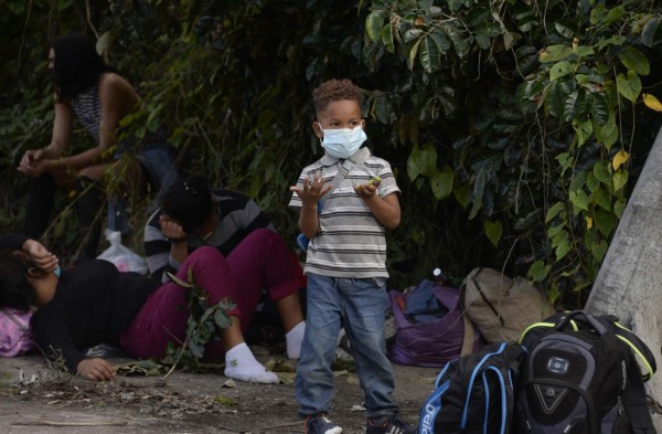 Niños, discapacitados y ancianos, los otros integrantes de la caravana migrante