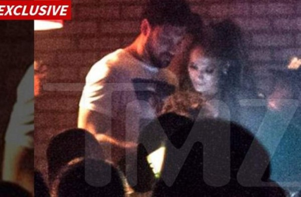 &nbsp;Captan a Jennifer Lopez en cita romántica con sexy bailarín