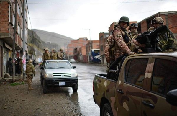 FOTOS: Calles de Bolivia amanecieron militarizadas tras salida de Evo Morales