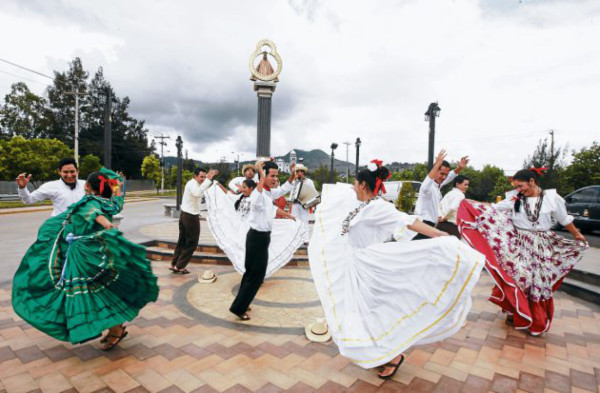 Embajadores del folclore hondureño