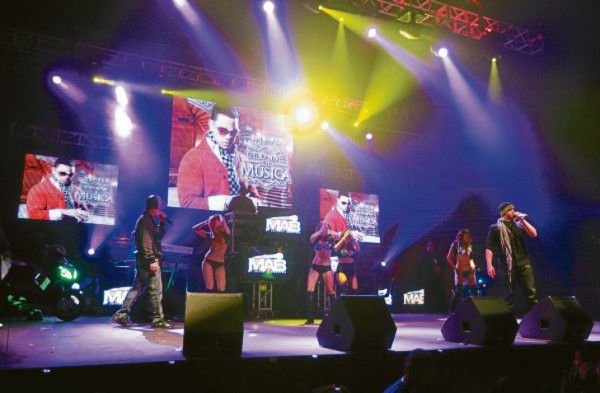 Fiesta al máximo con el boricua J Álvarez