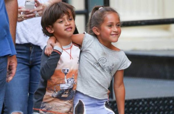 JLO compartió adorable foto con su hijo