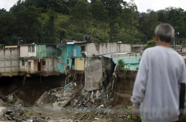 Unos 13 muertos por lluvias