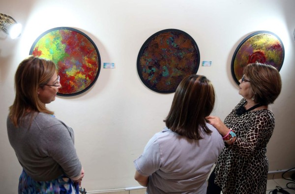 Nora Buchanan presenta su exposición Vivencias Oníricas