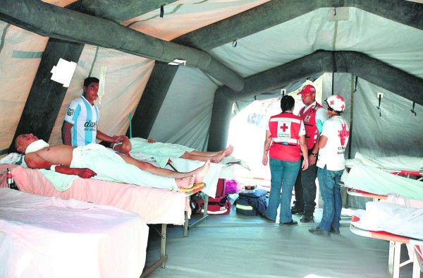 hasta en CArpas atendieron a los heridos en el HEU