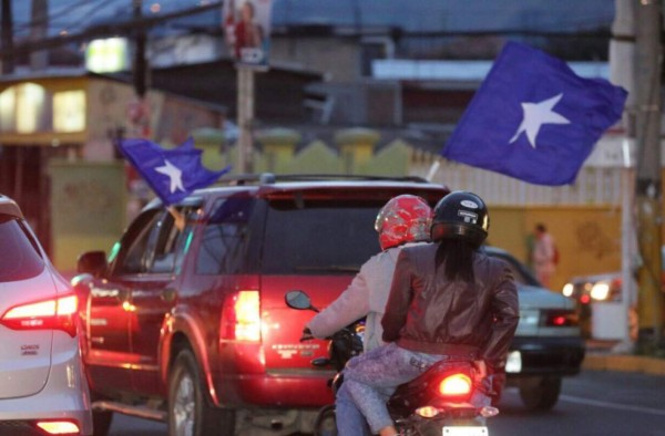 FOTOS: Nacionalistas celebran la 'Caravana de la Victoria' en Honduras