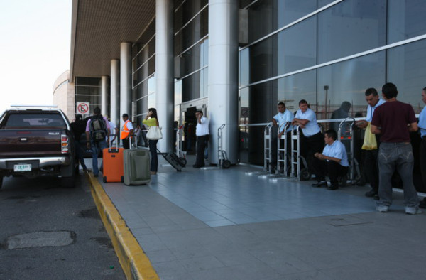 Delirio se apodera de veraneantes al abandonar la capital hondureña