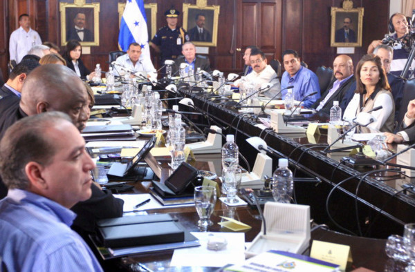 Gobierno vigilará de cerca los gastos que se realizan en los ministerios