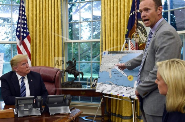 Trump habría trasladado fondos de emergencias para combatir inmigración ilegal