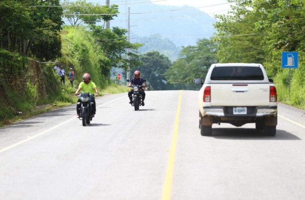 Inauguran carretera de 53.6 kilómetros del Corredor Agrícola que une Olancho y Colón