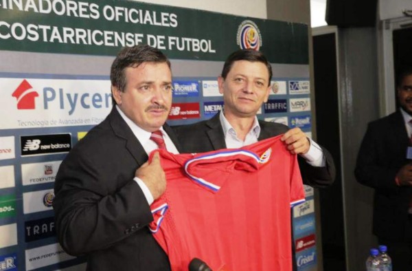 Costa Rica presenta oficialmente al Machillo Ramírez como entrenador