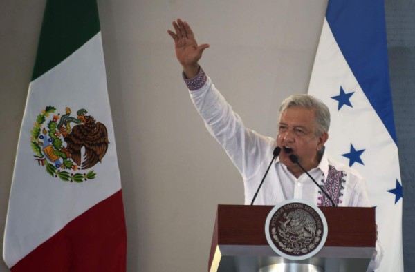 FOTOS: Risas y complicidad entre Juan Orlando y López Obrador, durante encuentro en México