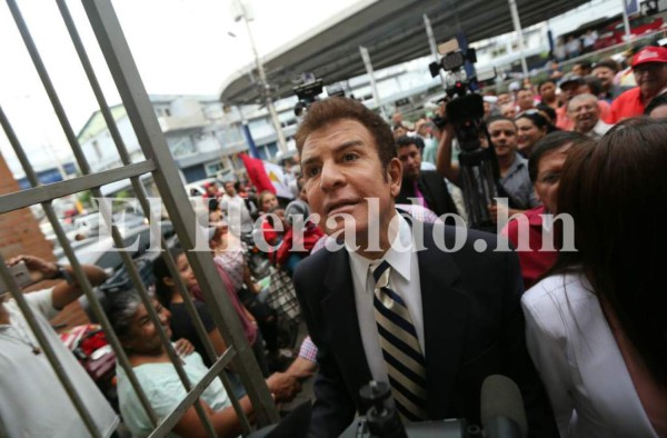 Honduras: Le llueven las preguntas a Nasralla en Olancho