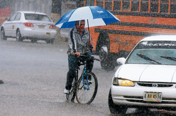 Masa de aire frío causa daños en comunidades de Omoa