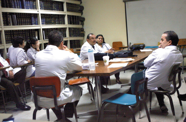 Médicos del Escuela piden suspender audiencias