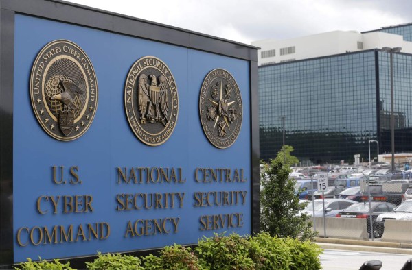 Edward Snowden: NSA ayudó a Gran Bretaña a robar códigos de celulares