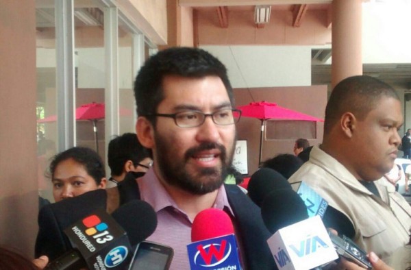 Honduras: Abogados de universitarios presentan denuncia contra fiscales en el MP