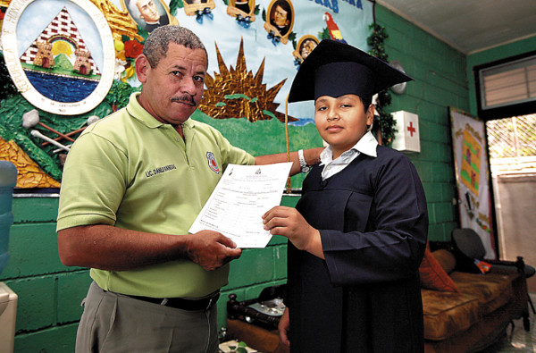 Educación validaría diplomas con promoción incorrecta