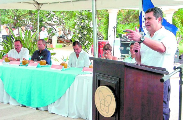 JOH promete desarrollar turismo en La Ceiba