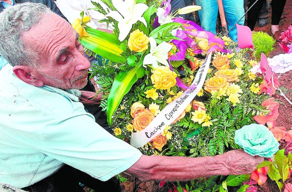 Pueblo tolupán despide a su cacique