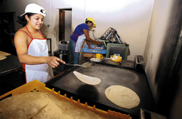 Las tortillas que alimentan a los hondureños