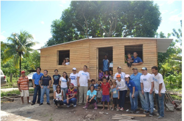 Fundación Lady Lee entrega viviendas