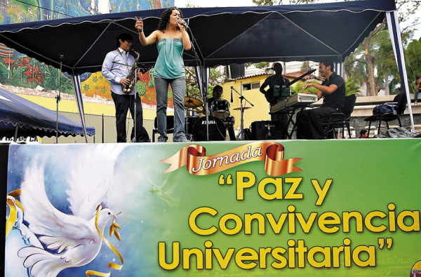 Universitarios lamentan 7,172 muertes de 2012