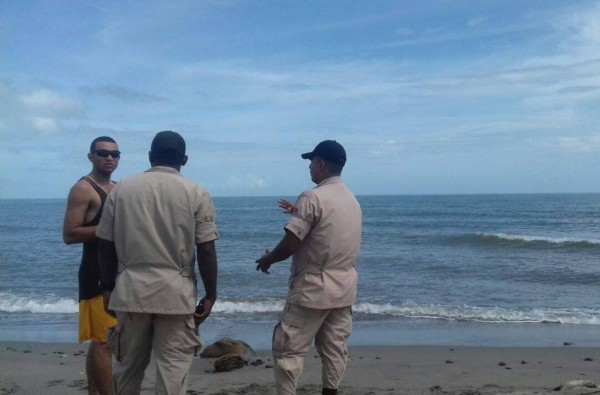 Rescatan con vida a cinco de seis pescadores que naufragaron en costa atlántica&nbsp;
