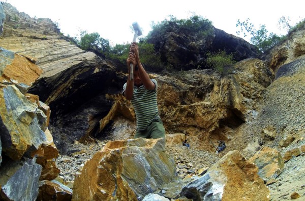Honduras: Los niños de las canteras y de la cal en Santa Bárbara