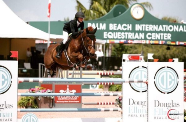 Así de bella es la hija del fallecido Steve Jobs