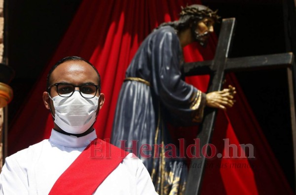 FOTOS: Iglesia revive la pasión y la fe con especial viacrucis el Viernes Santo