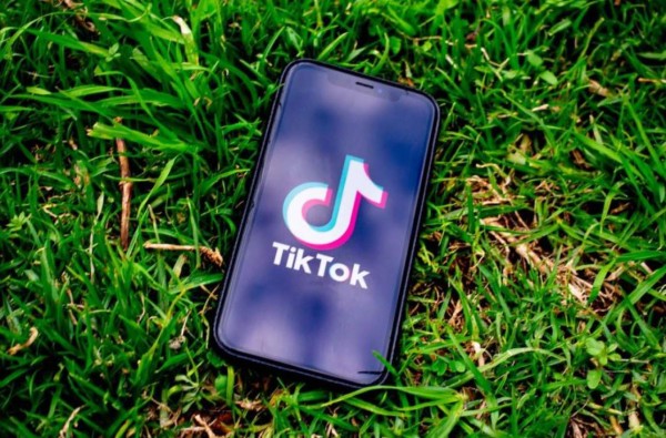 ¡Peligro¡ Niña de siete años casi muere al realizar reto de Tik Tok