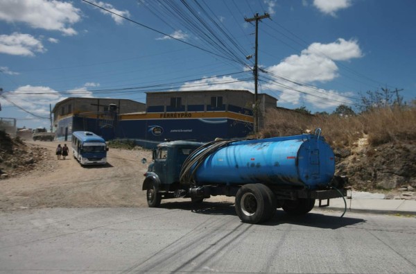 Falta de presión en tuberías genera escasez de agua