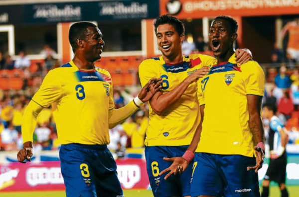 Costly mantiene de pie a Honduras