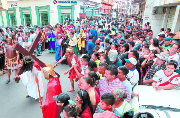 cristo redime en la cruz los pecados del mundo