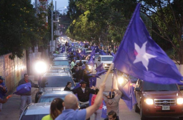 Nacionalistas realizan la 'Caravana de la Victoria' en la capital