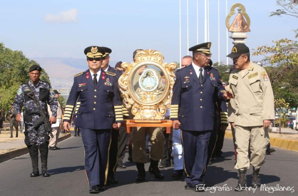 Bomberos rinden honor a la Virgen de Suyapa