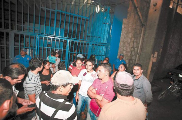 Vendedores ambulantes protestan por desalojo&nbsp;&nbsp;