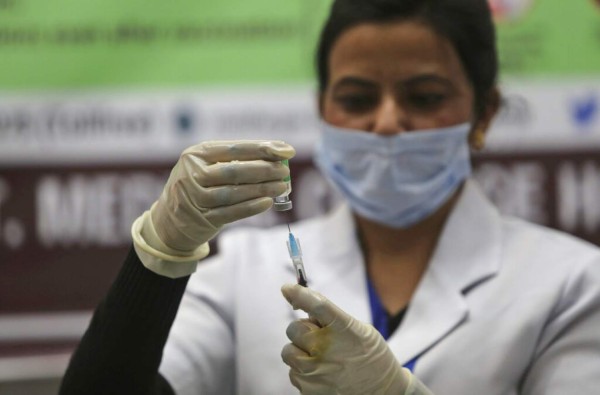 16 datos que no sabías de la vacuna rusa y china que planea adquirir Honduras