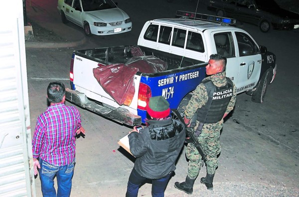 En el patio de su casa matan a albañil en la colonia Sagastume de la capital