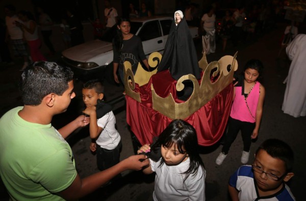 FOTOS: Niños capitalinos reviven el Viacrucis