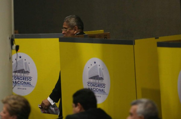 El polémico mensaje de Esdras Amado a Nasralla en la votación de la CSJ