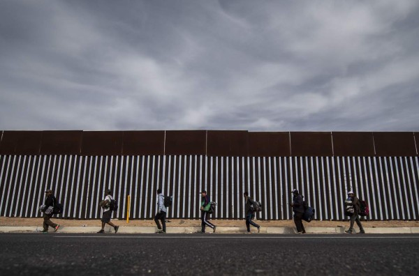 Las duras fotos de los migrantes de la caravana en su paso por Tijuana, México
